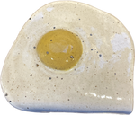 Ovo caído // Ana Clara Dinucci