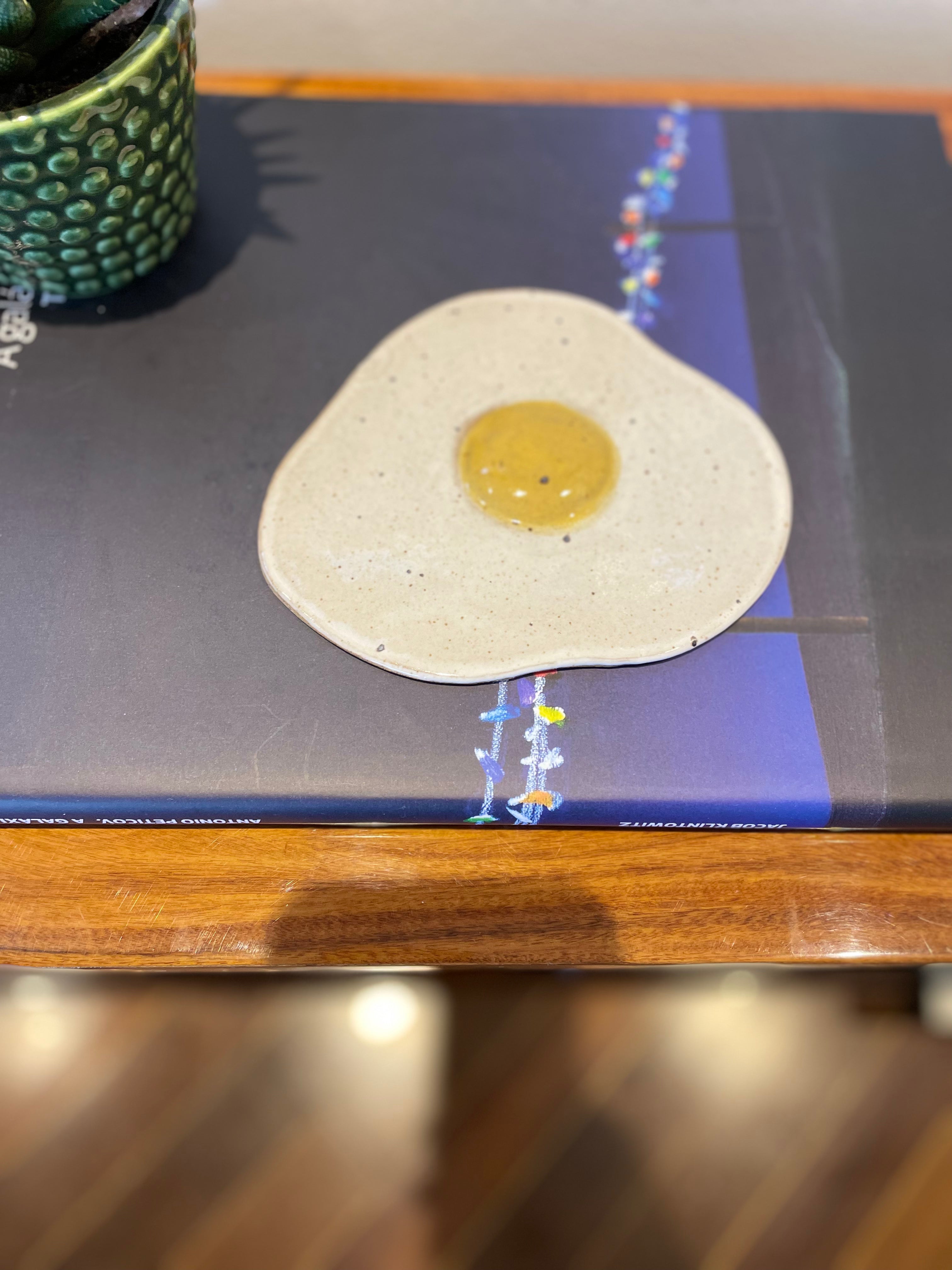 Ovo estalado // Ana Clara Dinucci