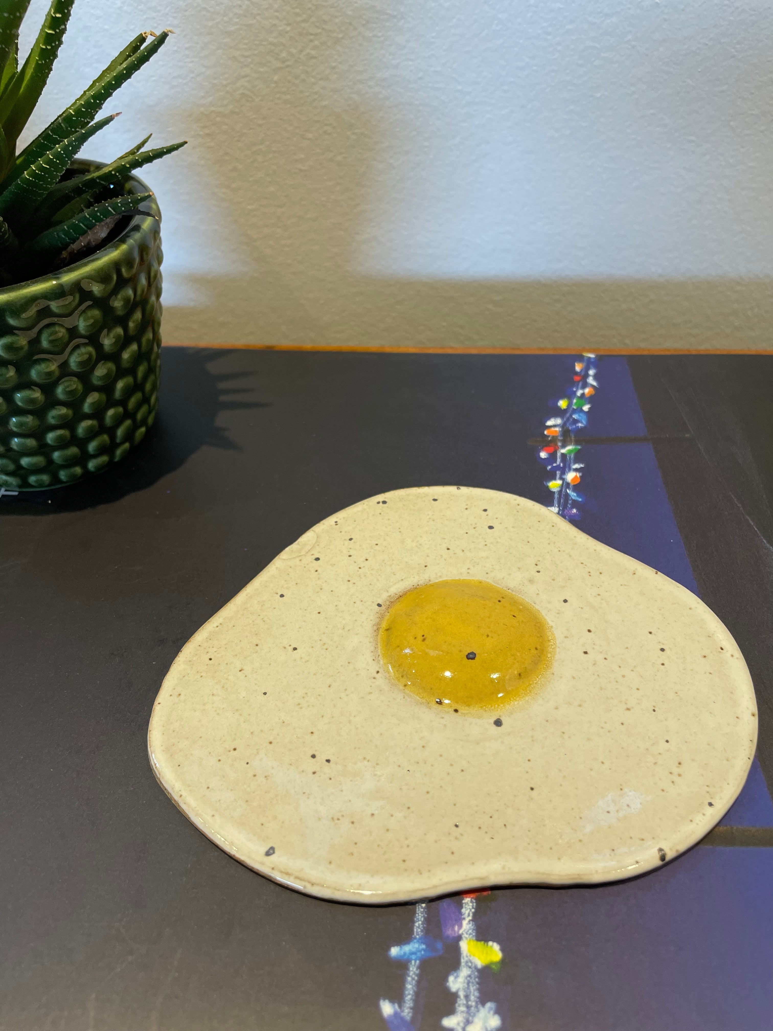 Ovo estalado // Ana Clara Dinucci