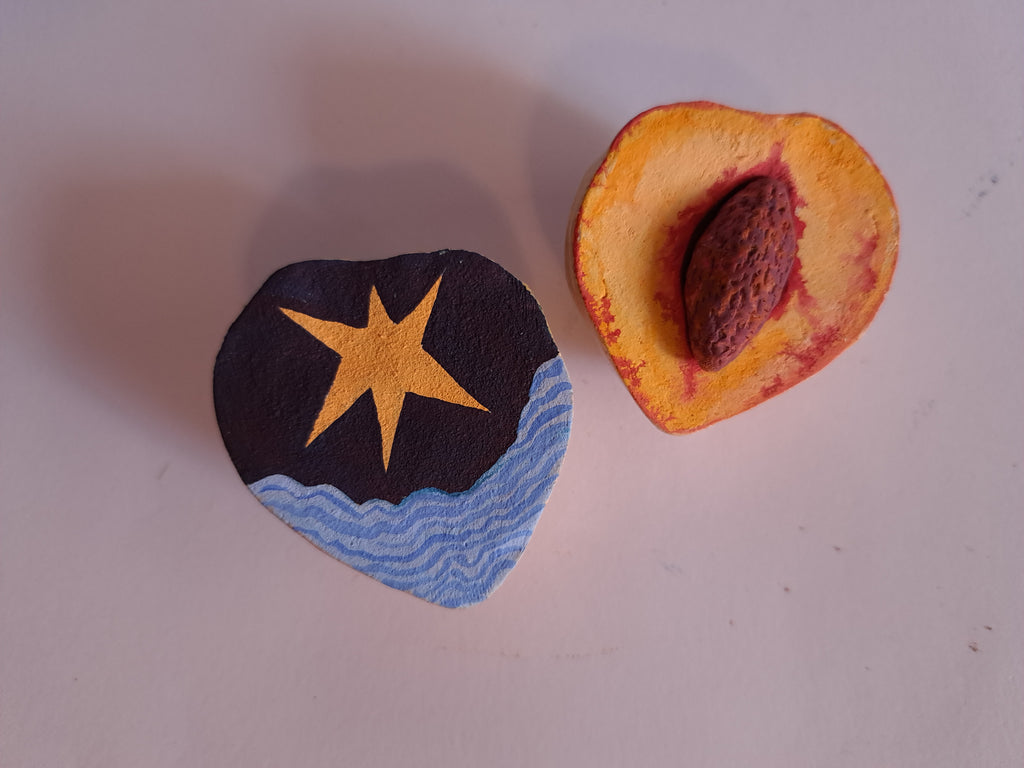 Dentro do pêssego // Fernanda Peralta