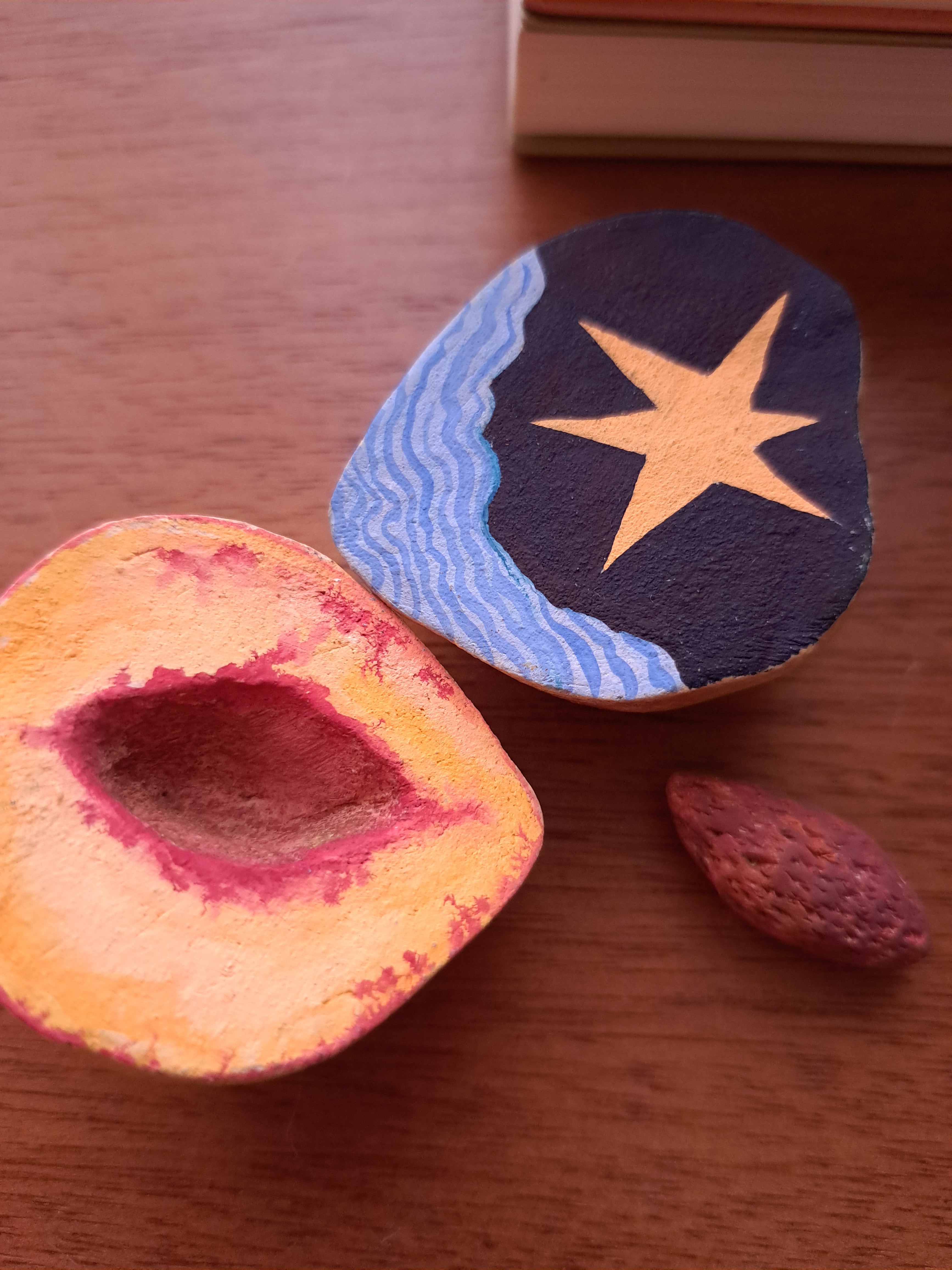 Dentro do pêssego // Fernanda Peralta