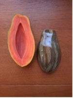 Dentro do mamão I // Fernanda Peralta